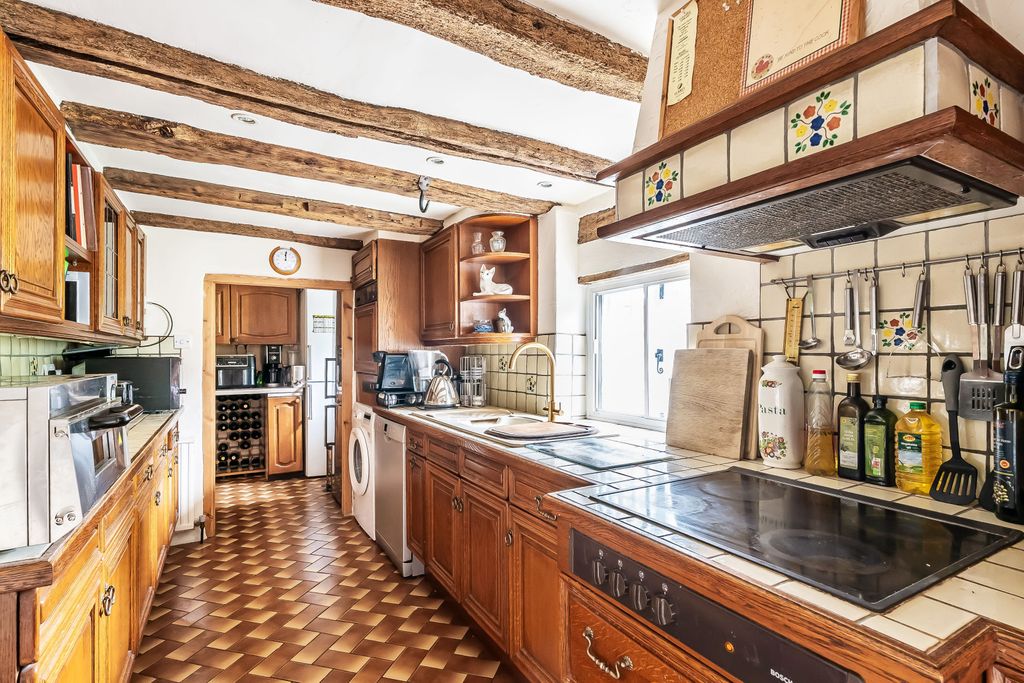 Additional image 8 of 4 bed semi-detached house for saleNewchapel Road, Lingfield, Surrey RH7