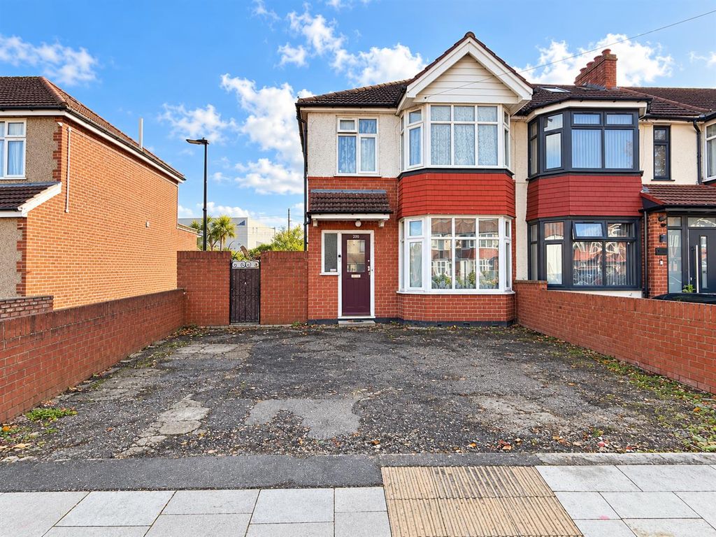 Property photo 1 of 6 UK Suburban House Frontage 200.Png