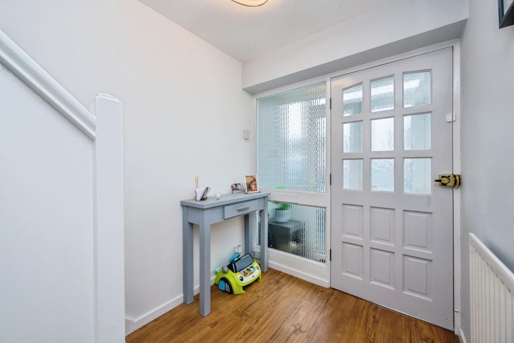 Property photo 2 of 26 33Oakhurst-20.Jpg