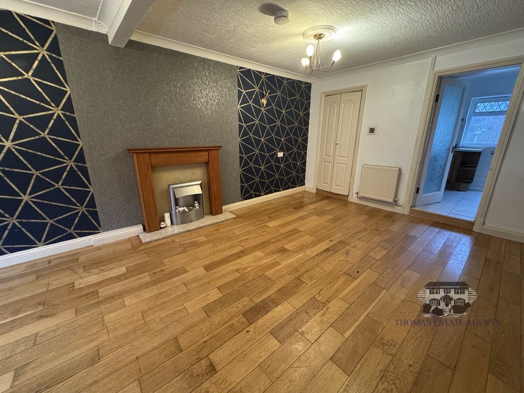 Property photo 2 of 12 Lounge