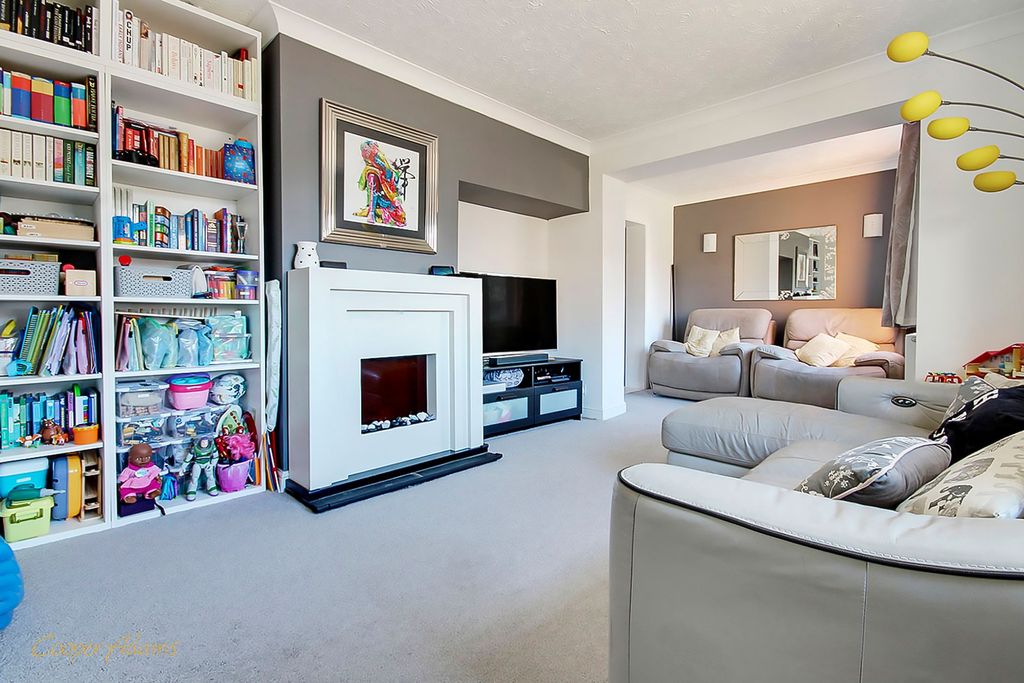 Property photo 3 of 12 Sitting Room