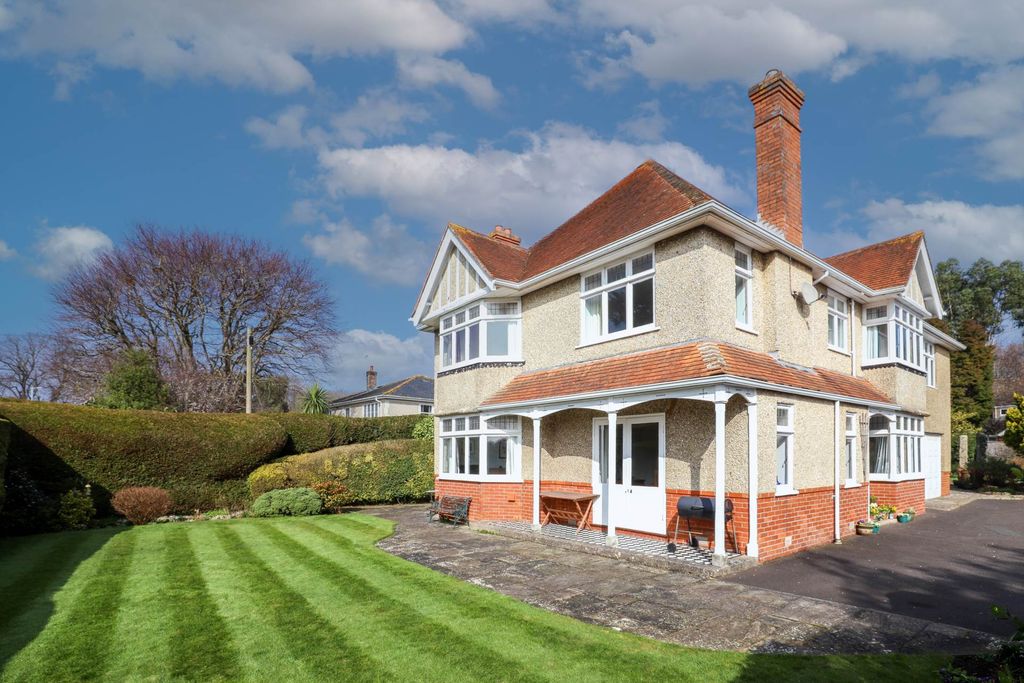 Property photo 1 of 24