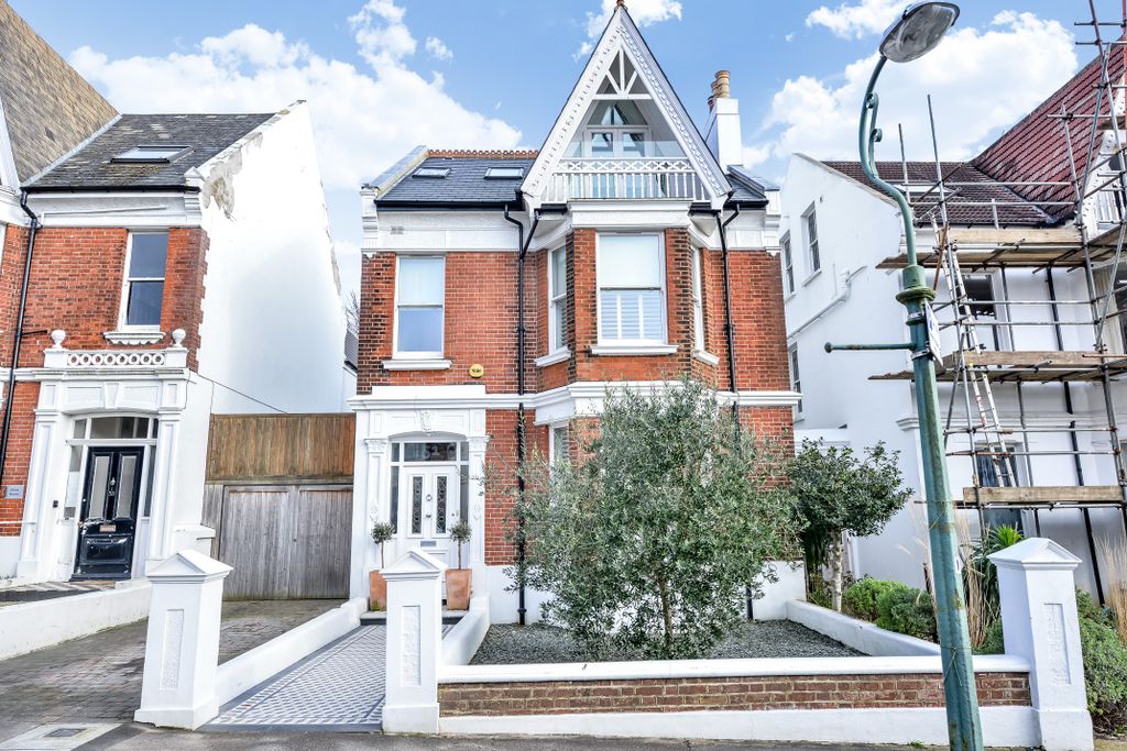 Property photo 1 of 18