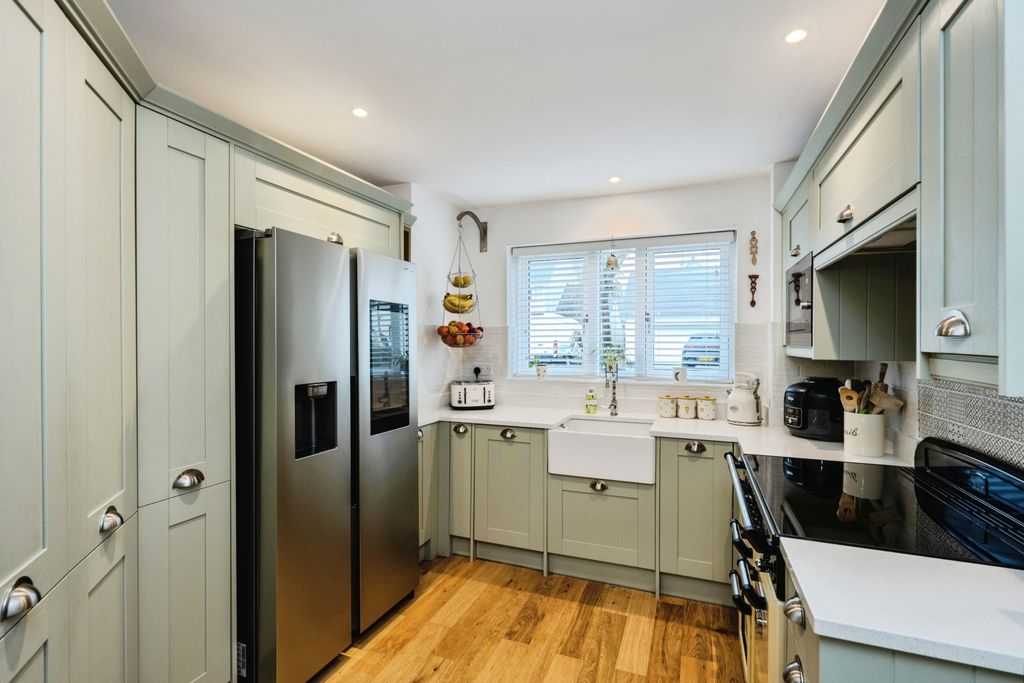 Property photo 3 of 24