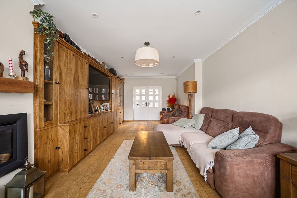 Property photo 2 of 27