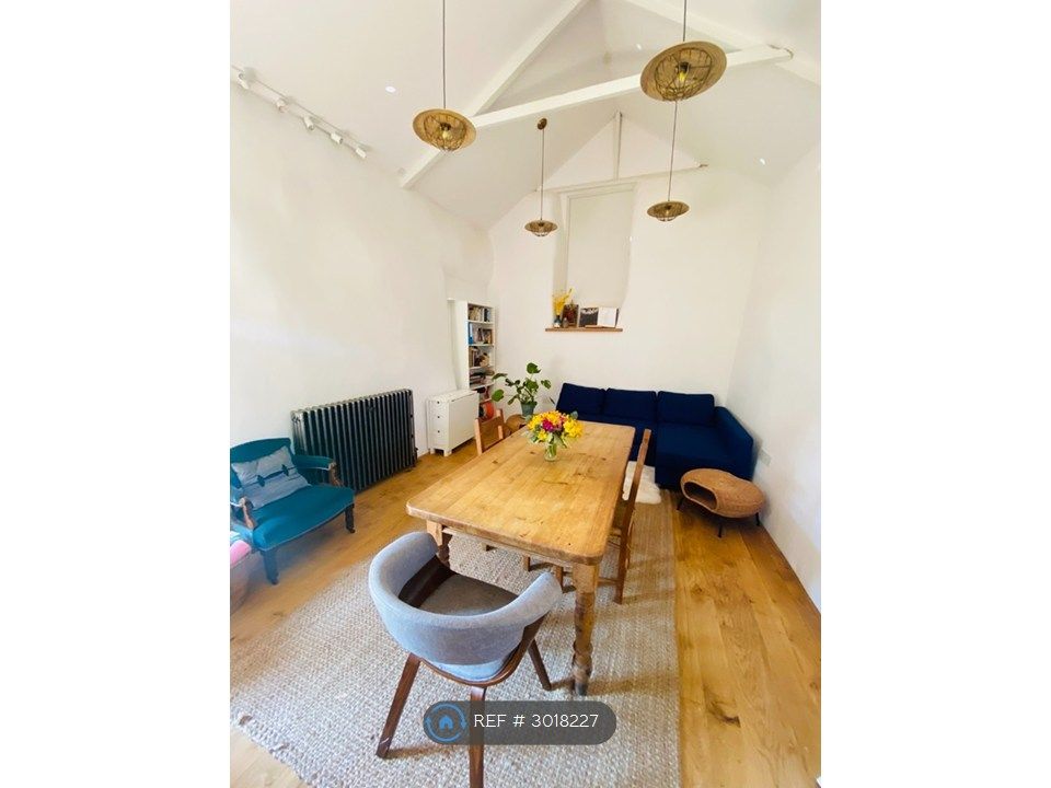 Property photo 3 of 11 Barn Room