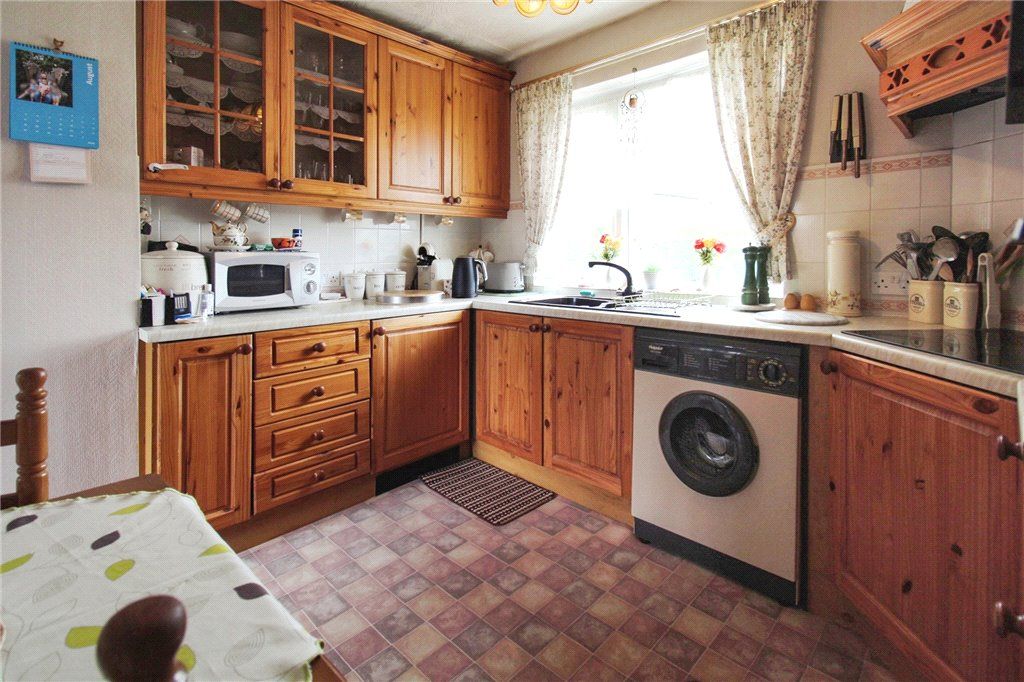 Property photo 3 of 14 Kitchen