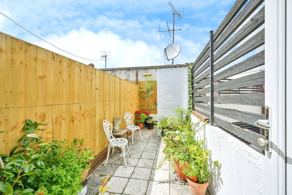 Property photo 2 of 11 Photo