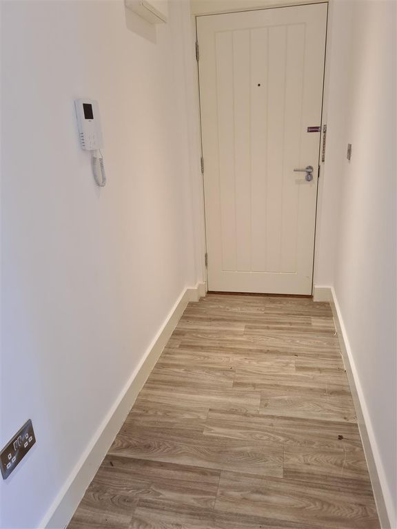 Property photo 2 of 9 Entrance Hall