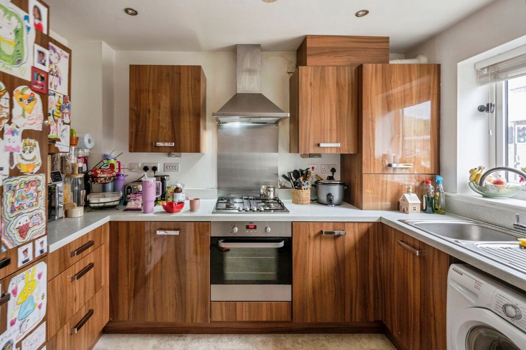 Property photo 2 of 14 Kitchen