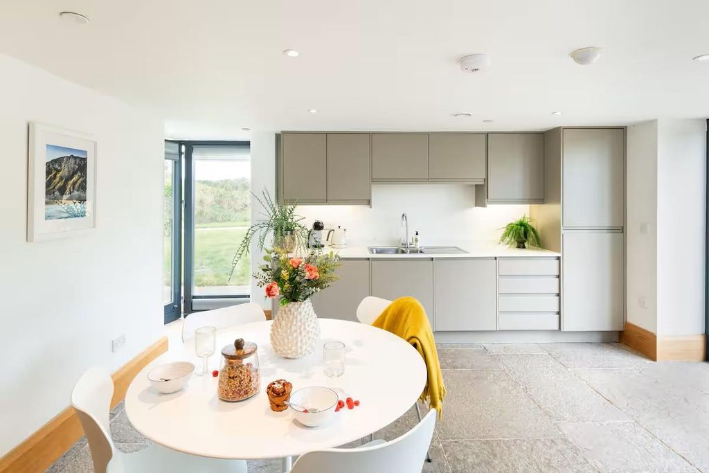 Property photo 3 of 27 Dining Area