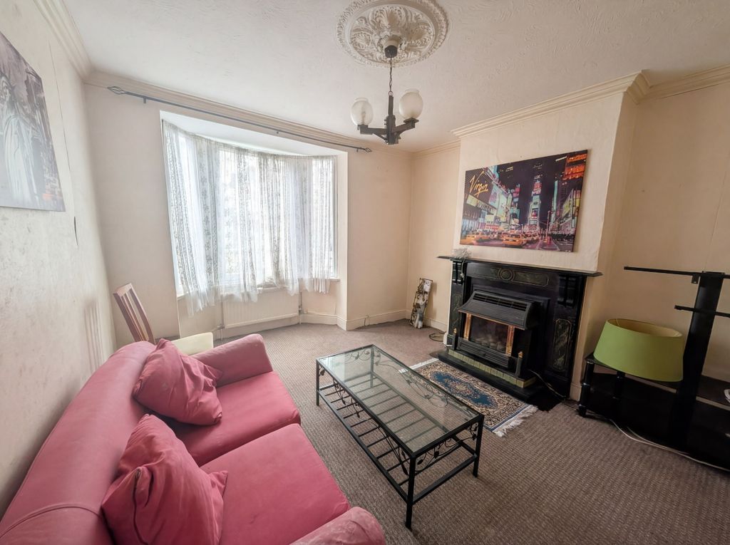 Property photo 2 of 6 4836703