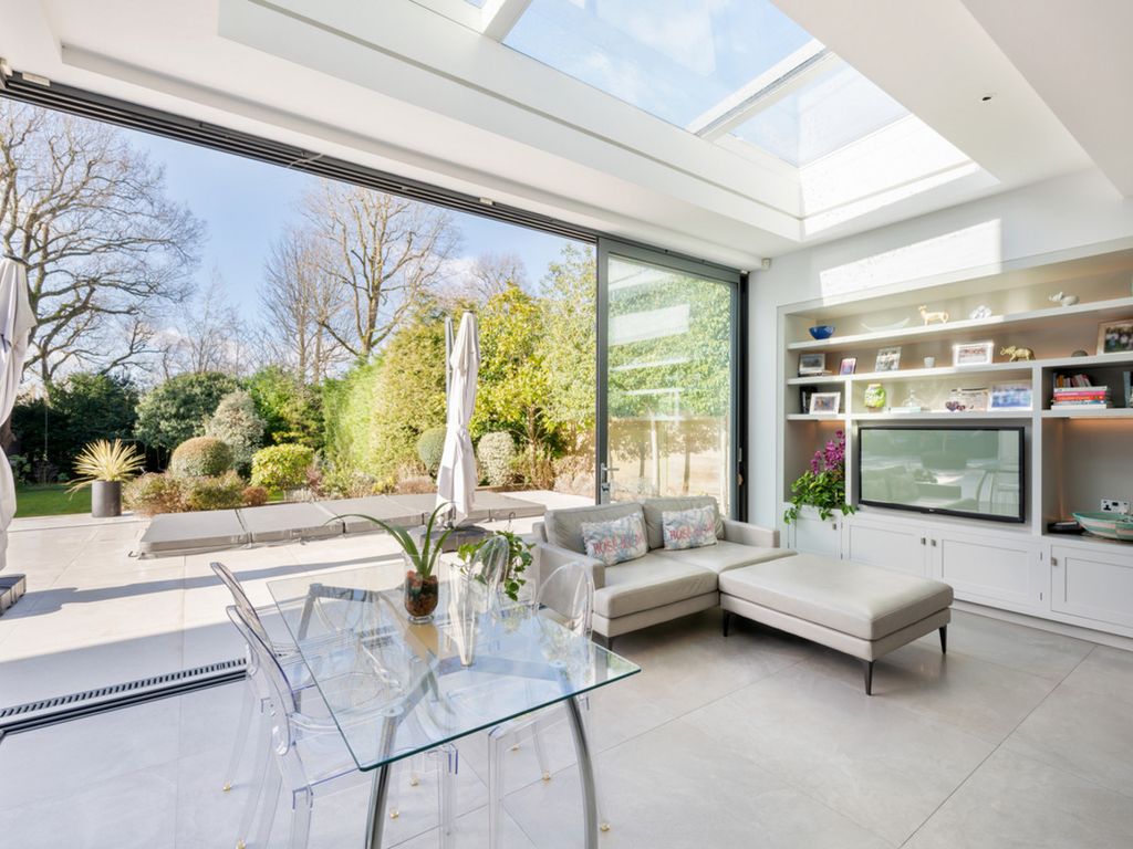 Property photo 2 of 25