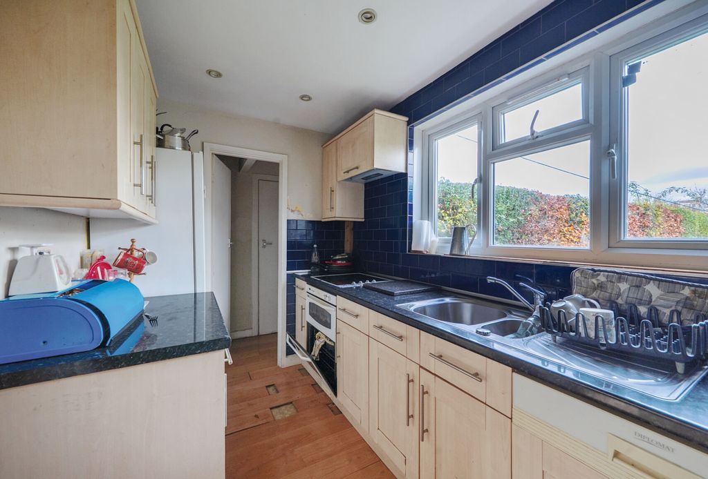 Property photo 3 of 11 1376200-14-691c9d...