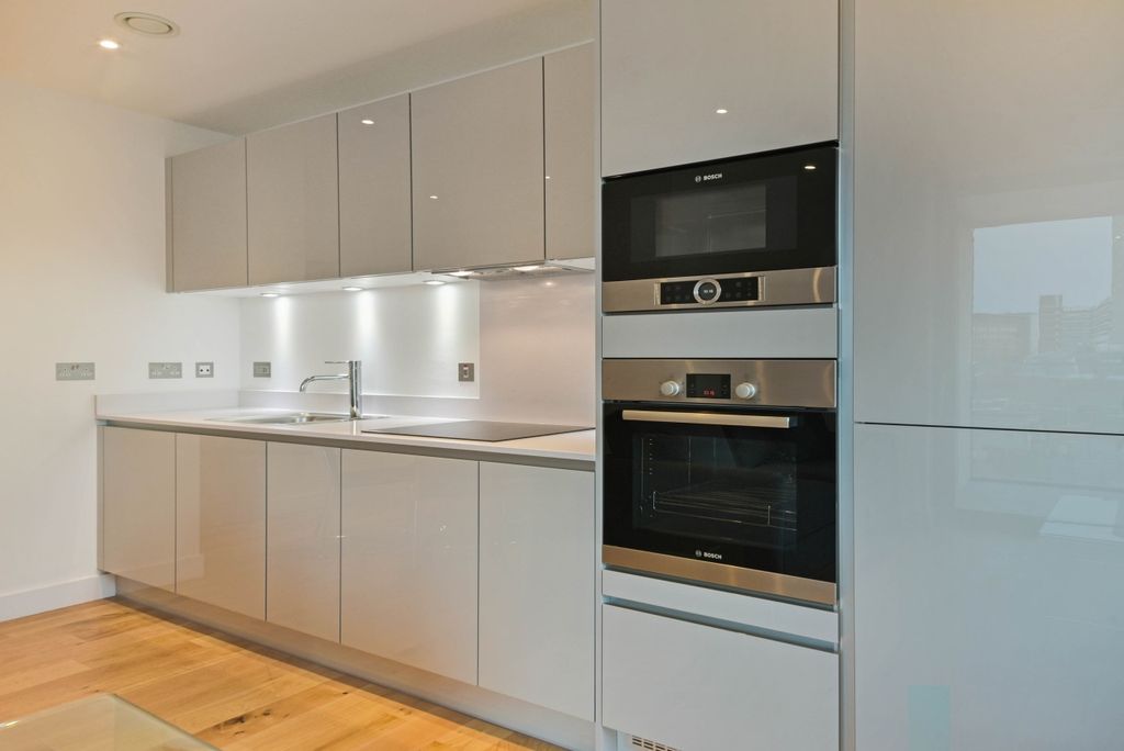 Property photo 3 of 8 Kitchen