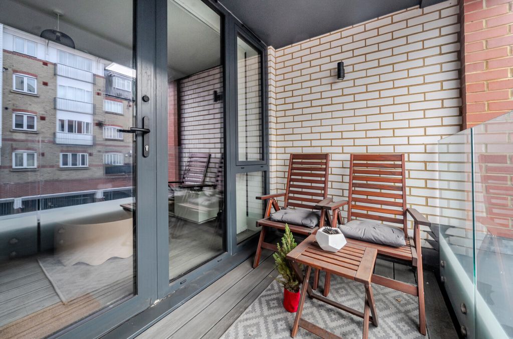 Property photo 1 of 10 1403974-2-698dc07...