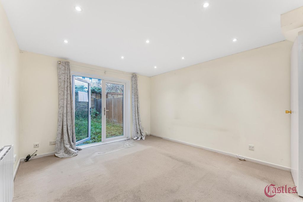 Property photo 2 of 20 Living Room