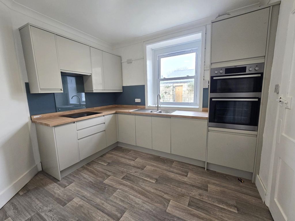 Property photo 2 of 11 Kitchen