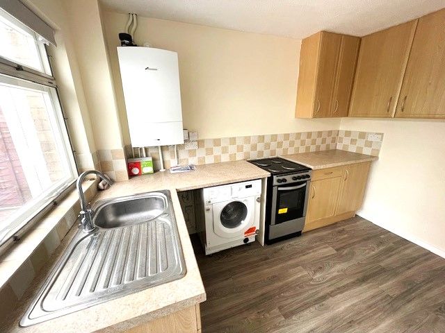 Property photo 3 of 12 Kitchen