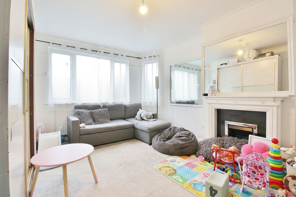 Property photo 2 of 8