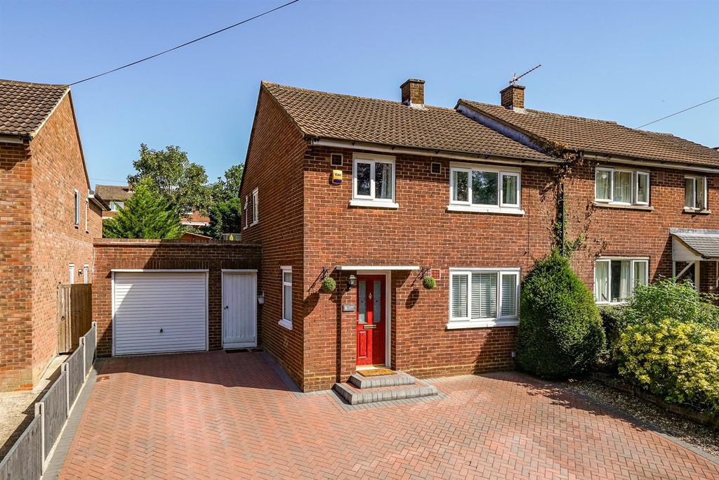 Property photo 1 of 21 6-Coningsby-Bank-Externals-00970-2.Jpg