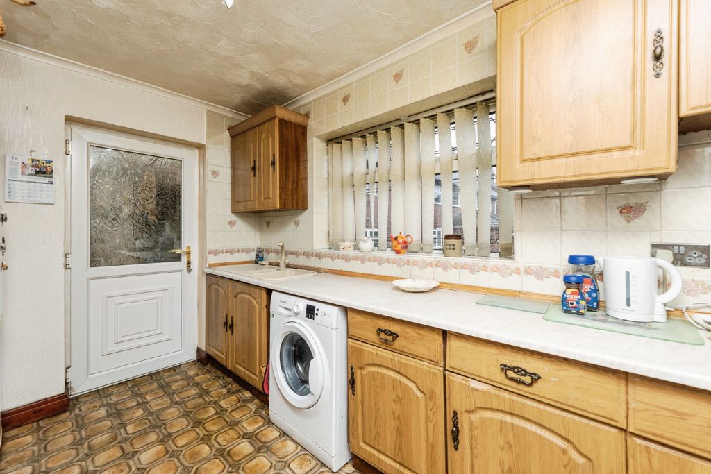 Property photo 2 of 15 Kitchen