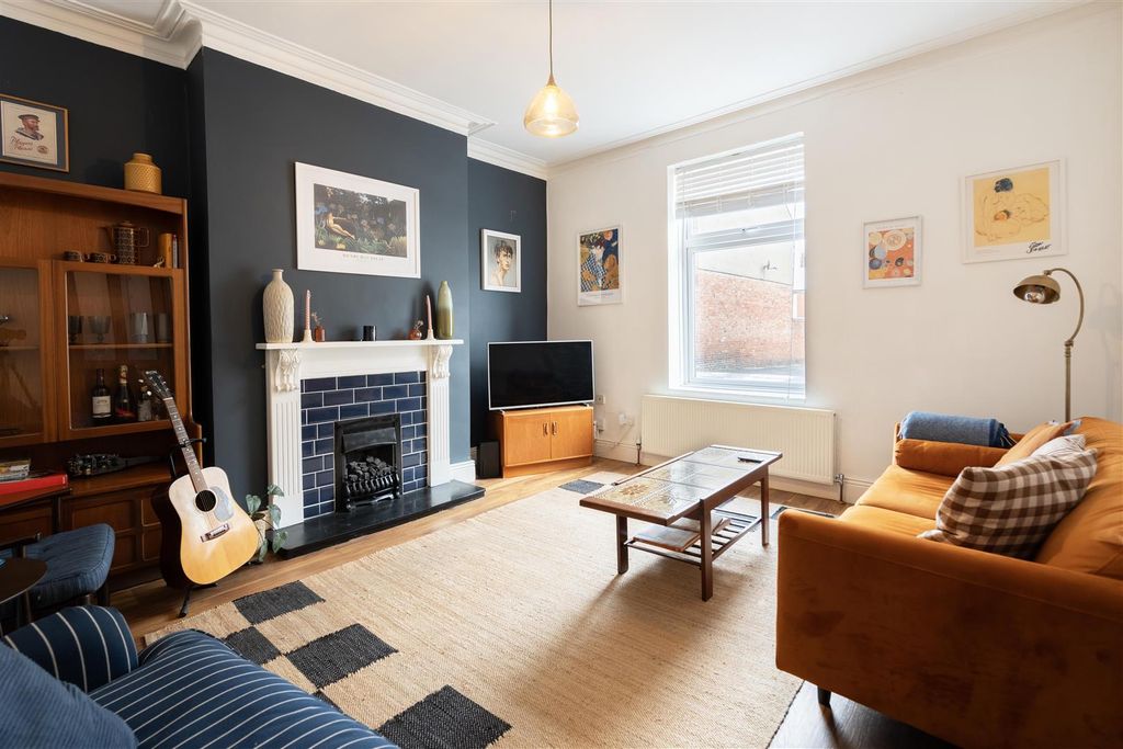 Property photo 2 of 12 Living Room