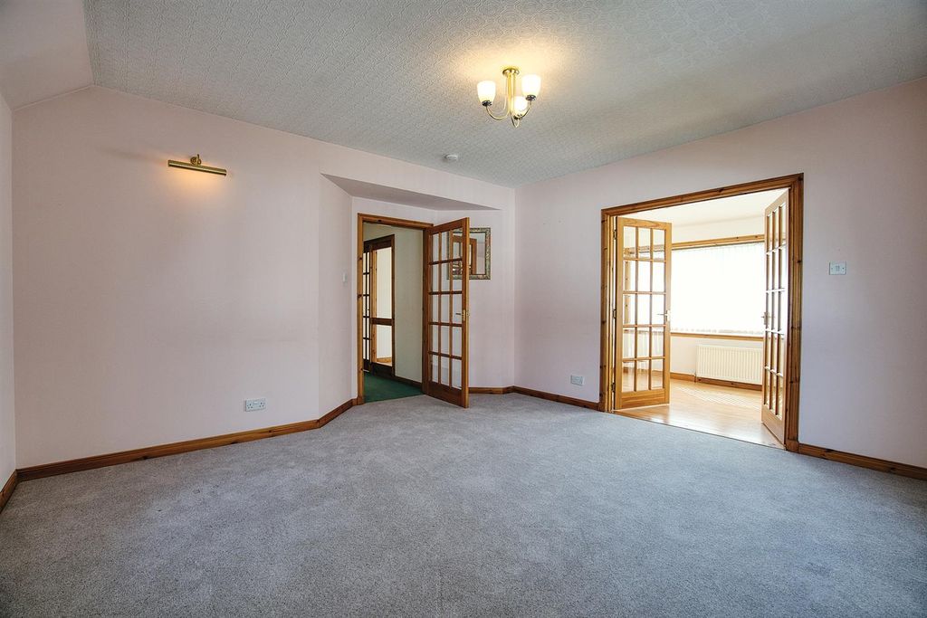 Property photo 2 of 28 Lounge 2.Jpg