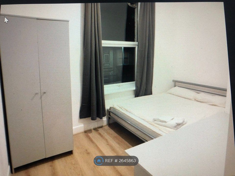 Property photo 3 of 9 Bedroom 6 Reduced To £565