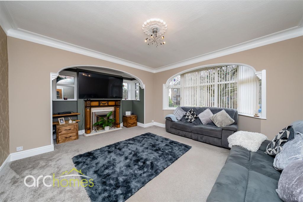 Property photo 3 of 48 Allenby-6.Jpg