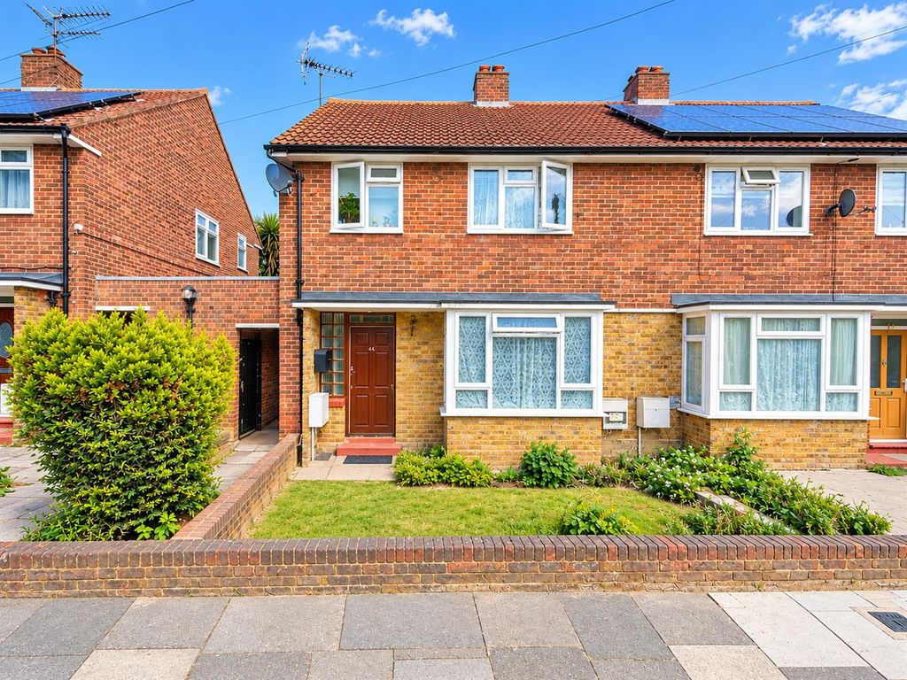 Property photo 1 of 8 Sunny UK Brick Terrace With Garden.Png