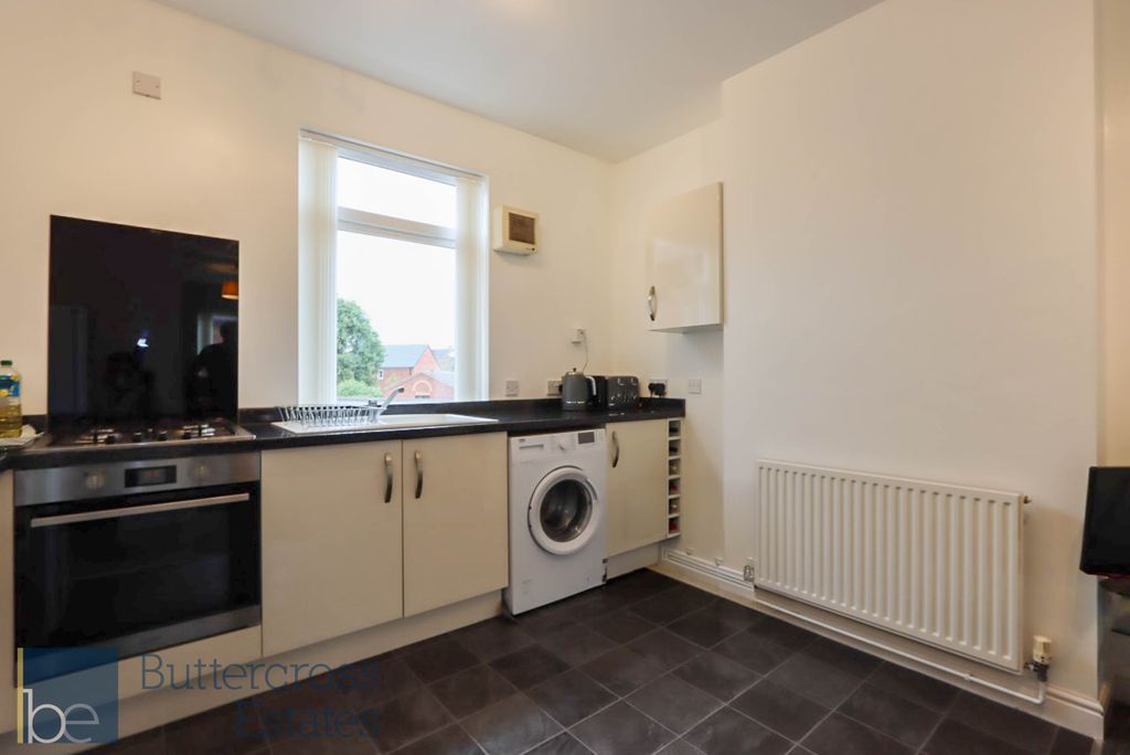 Property photo 2 of 7 Kitchen