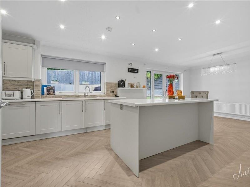 Property photo 2 of 33 Kitchen/Diner