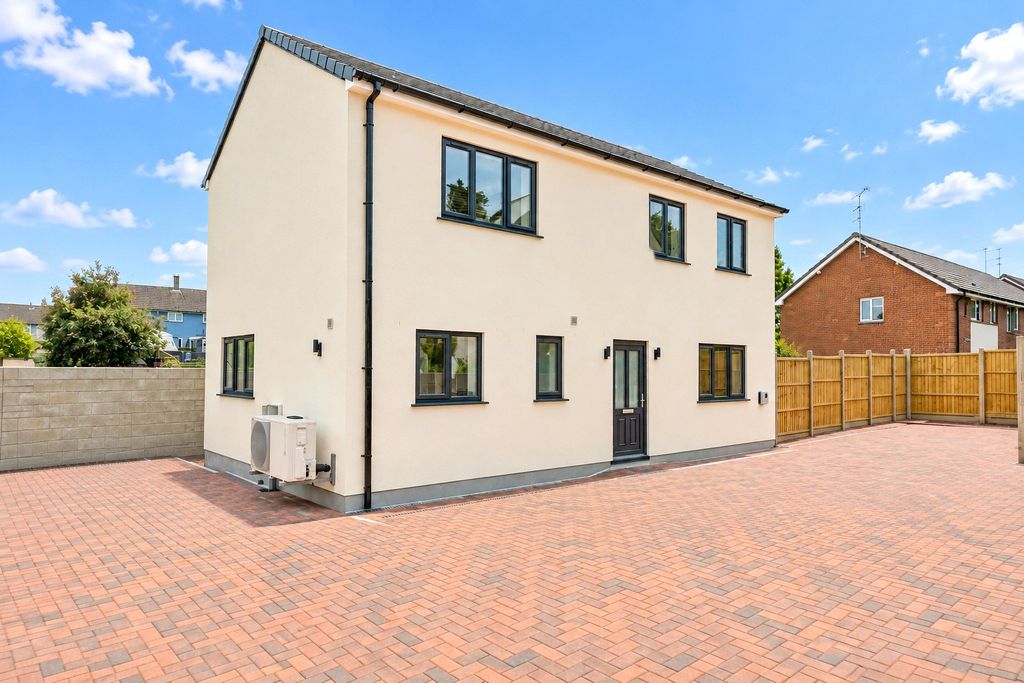 Property photo 1 of 8 Stagged Image