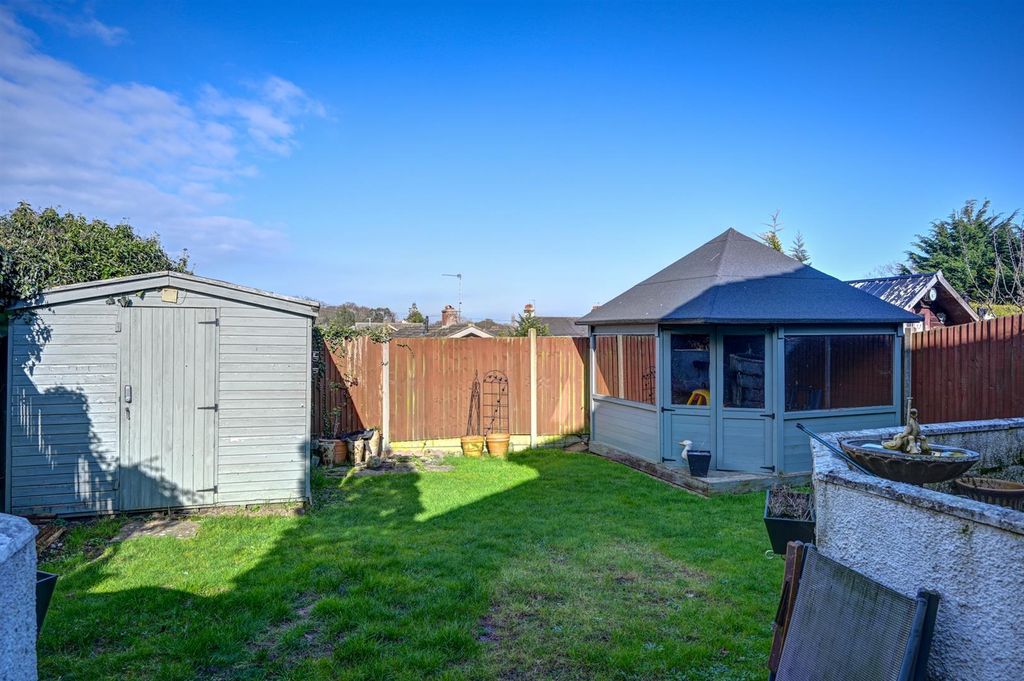 Property photo 2 of 18 Garden.Jpg