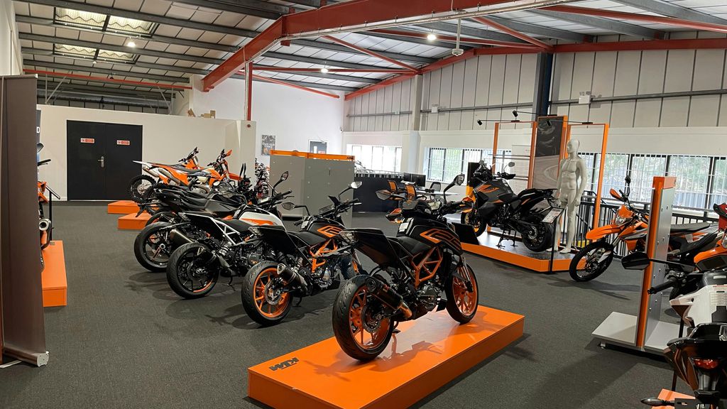 Property photo 3 of 10 First Floor  Showroom.Jpg