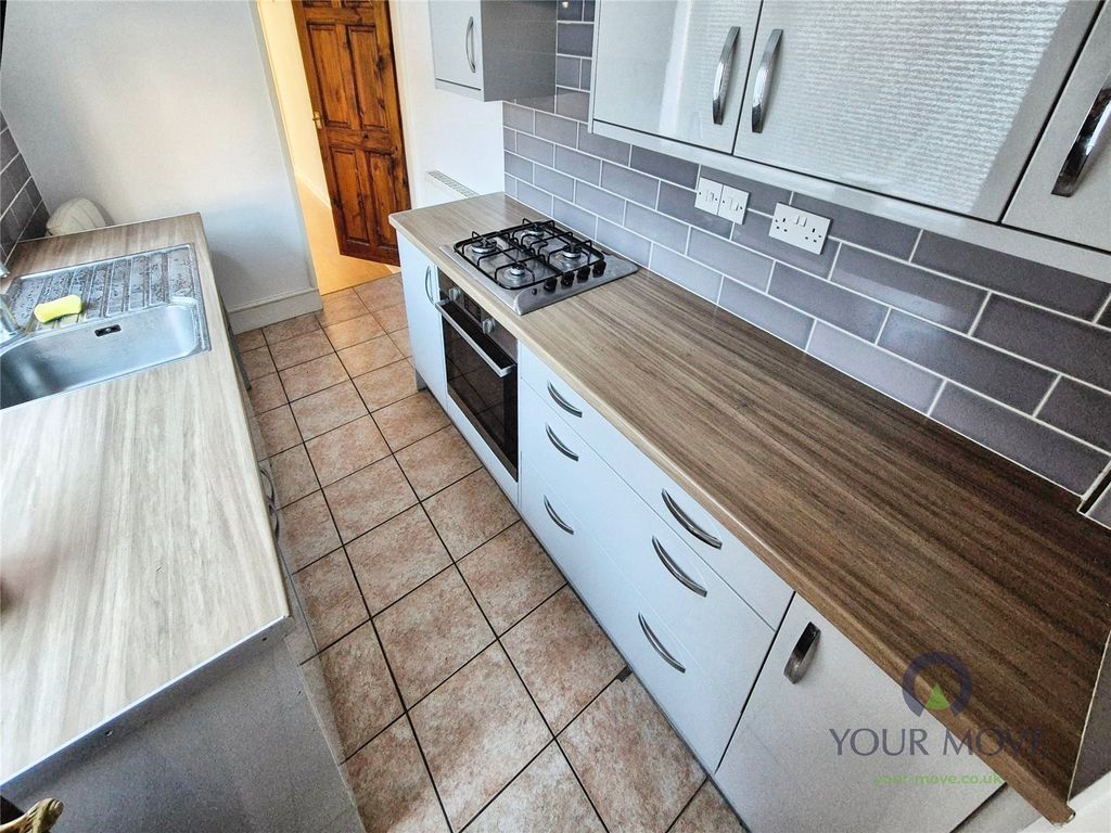 Property photo 2 of 9 Kitchen