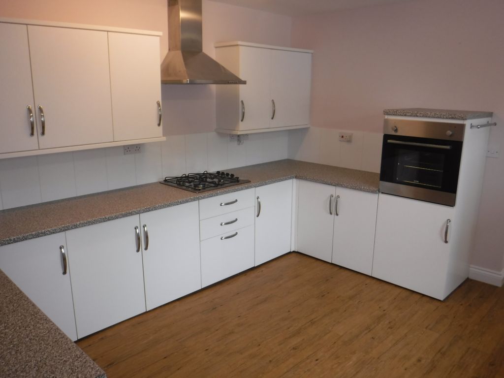 Property photo 2 of 9 Kitchen