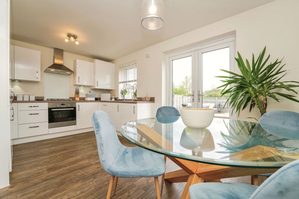 Property photo 2 of 15 Kitchen Diner