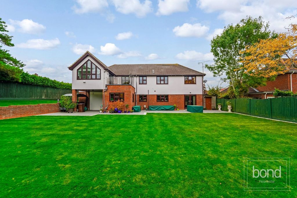 Property photo 2 of 25