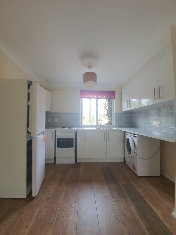 Property photo 3 of 6 Kitchen
