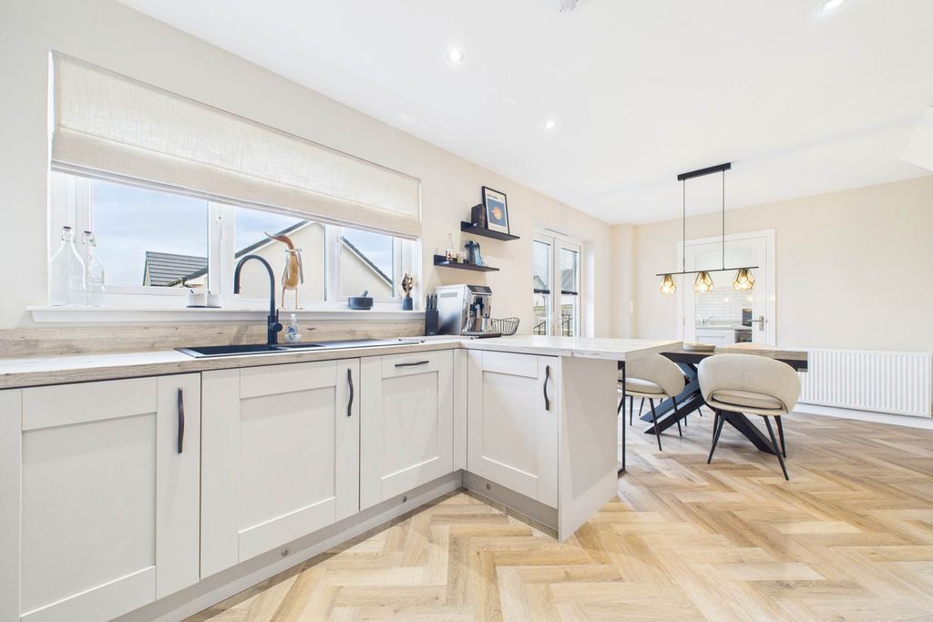 Property photo 3 of 30