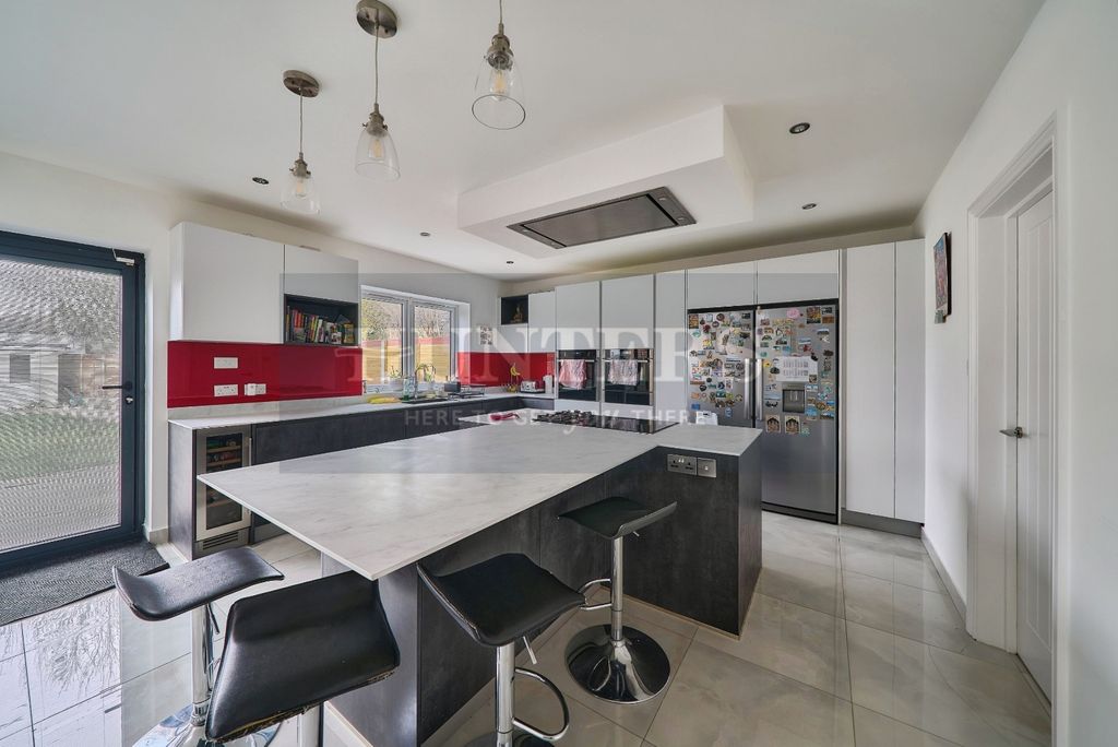 Property photo 2 of 28 Pbox-Img.Jpg