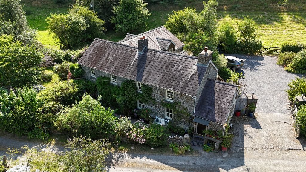 Property photo 1 of 67 The Farmhouse