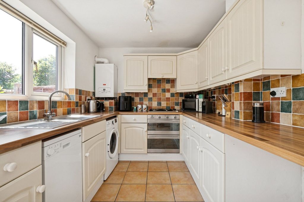 Property photo 3 of 23 Picture No. 18