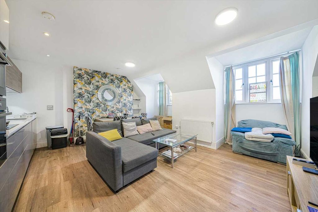 Property photo 2 of 15 Lounge