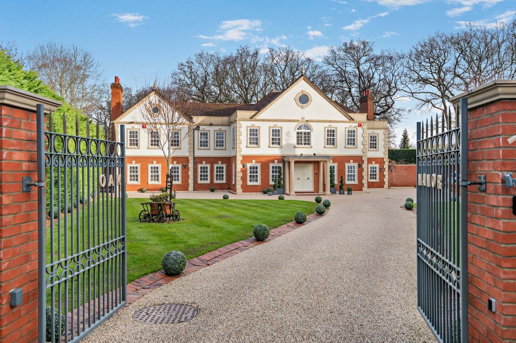 Property photo 1 of 28 Oak Manor