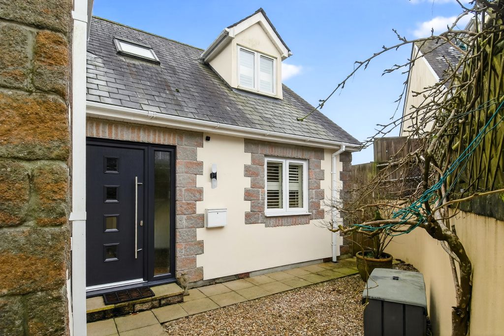 Property photo 2 of 20