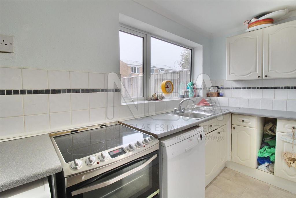 Property photo 3 of 9 Kitchen