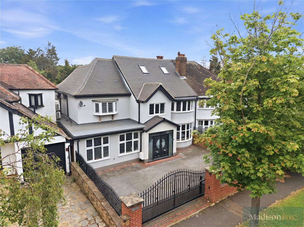 Property photo 1 of 46 Picture No. 04
